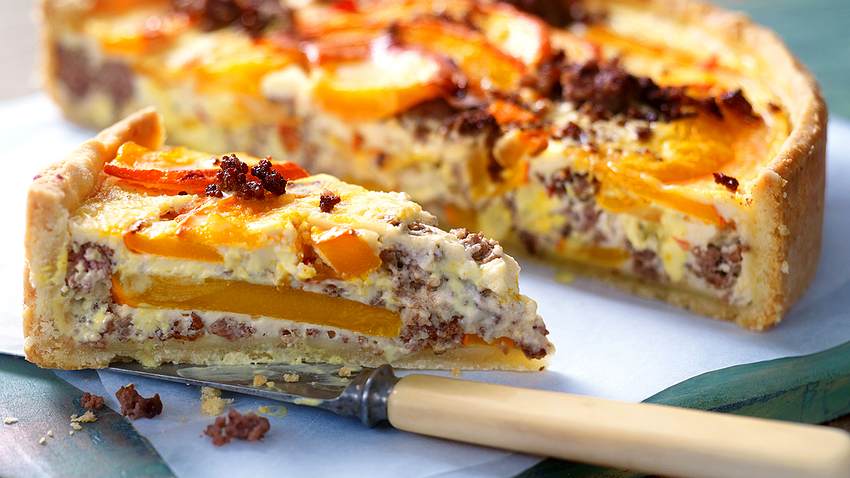 Kürbis-Hack-Quiche mit Schafskäsecreme Rezept - Foto: House of Food / Bauer Food Experts KG