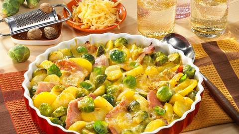 Rosenkohl-Kartoffel-Gratin mit Kasseler Rezept - Foto: Först, Thomas