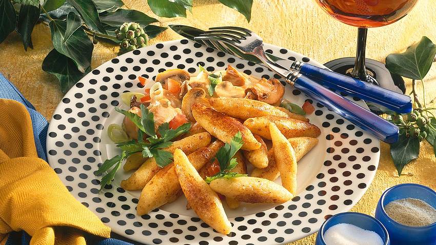 Schupfnudeln mit Geschnetzeltem Rezept - Foto: House of Food / Bauer Food Experts KG